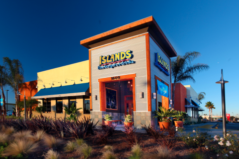 Islands Restaurants Makes a Splash with New Topanga Location